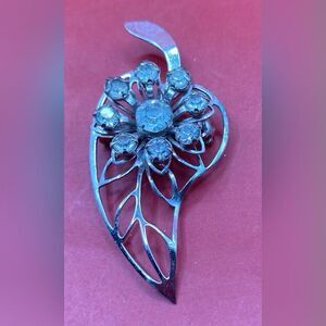 Women’s Brooch Pin Silver Tone Leaf Rhinestone Star 2”